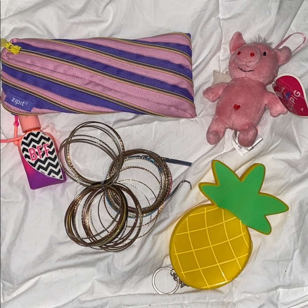 Assorted accessories ✨